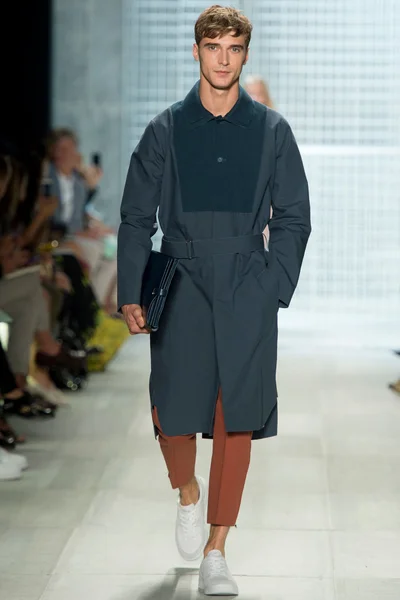 Look 10